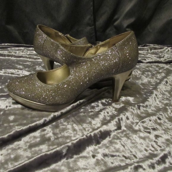 Bandolino Melizza Gold Heels Size 8M $25 - Picture 7 of 11